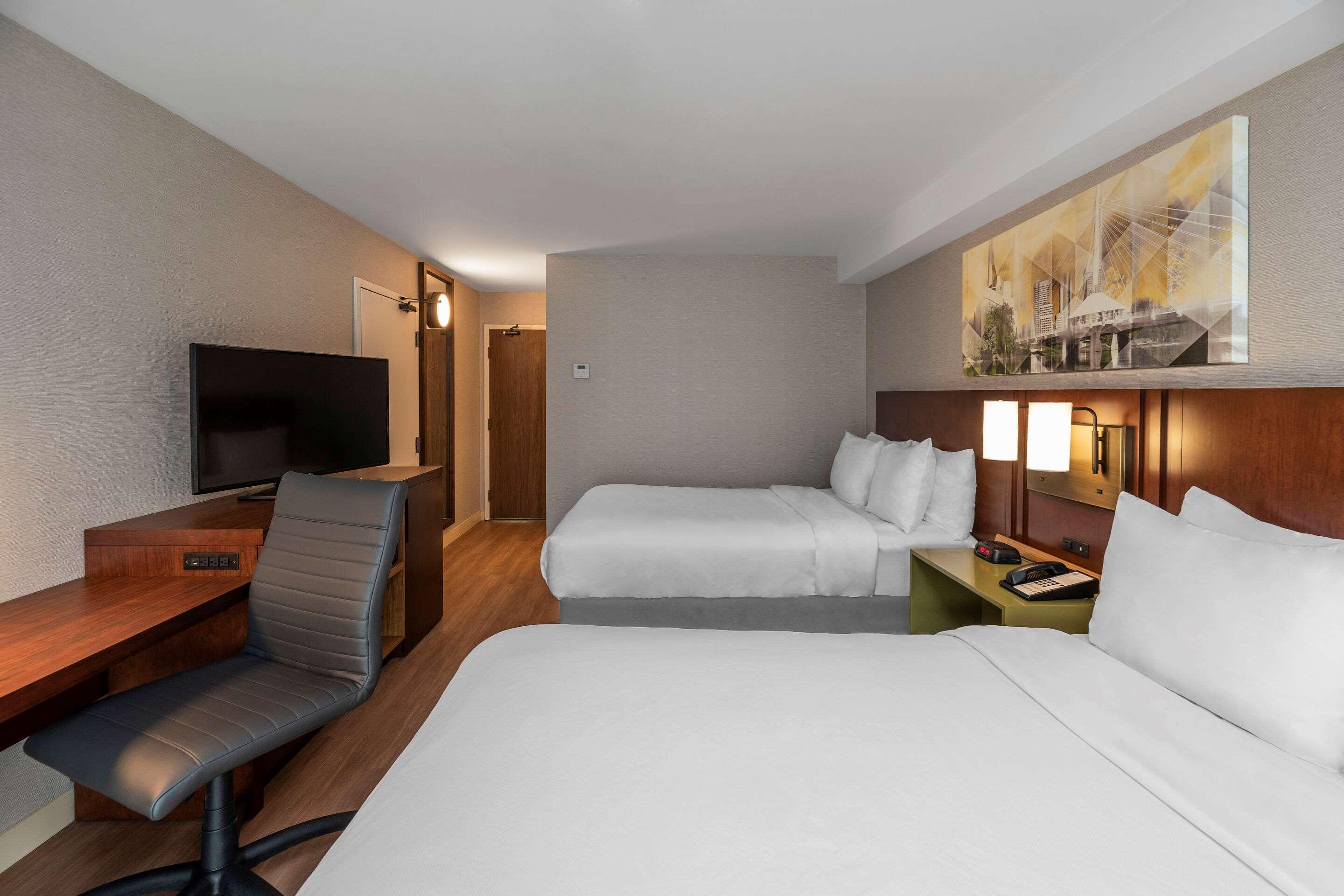 Comfort Inn Уотърлу Екстериор снимка
