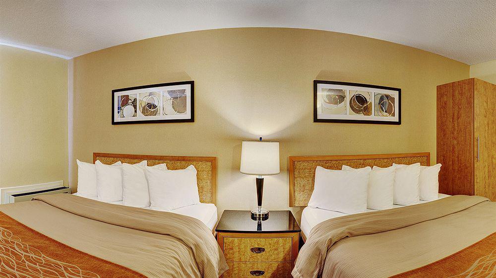 Comfort Inn Уотърлу Екстериор снимка